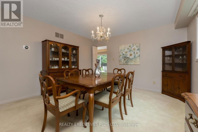 183 All Saints Crescent  Oakville (Eastlake), L6J5Y6 | Image 12