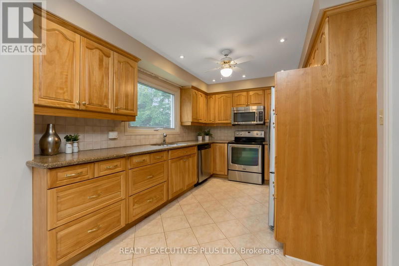 183 All Saints Crescent  Oakville (Eastlake), L6J5Y6 | Image 13