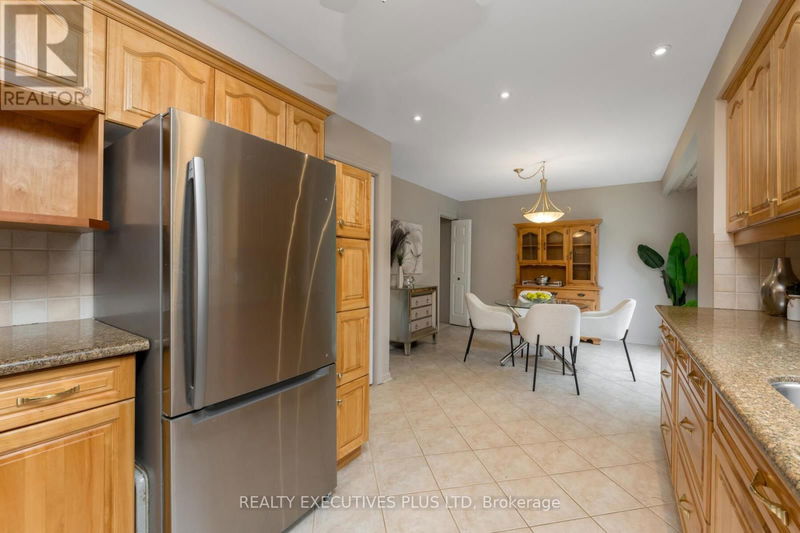 183 All Saints Crescent  Oakville (Eastlake), L6J5Y6 | Image 16