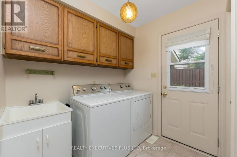 183 All Saints Crescent  Oakville (Eastlake), L6J5Y6 | Image 21