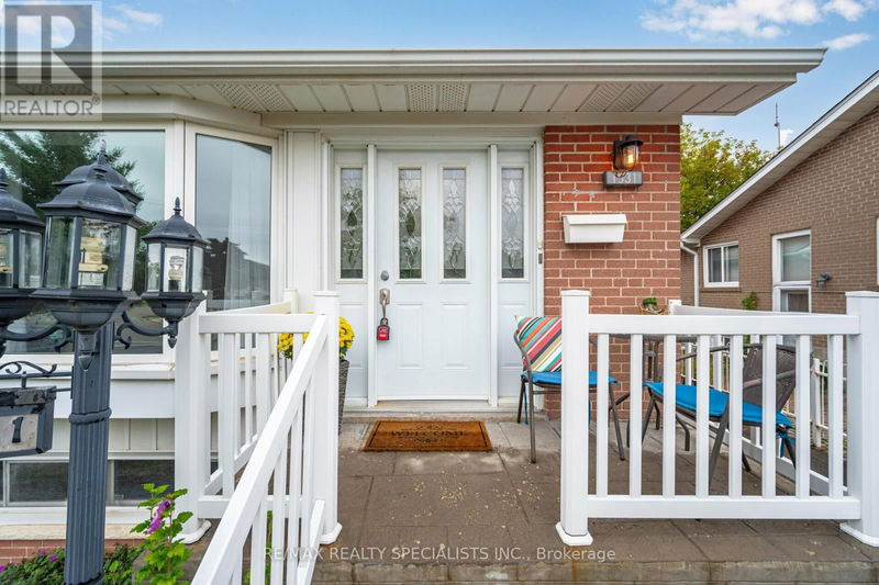 1531 Banwell Road  Mississauga (Clarkson), L5J3X6 | Image 3