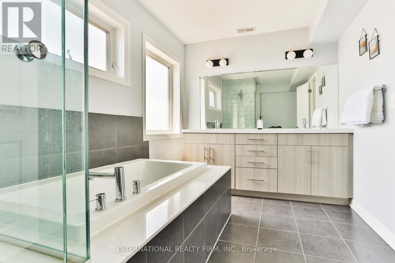 13 Caroline Carpenter Grove  Toronto (Downsview-Roding-CFB), M3K0B1 | Image 24