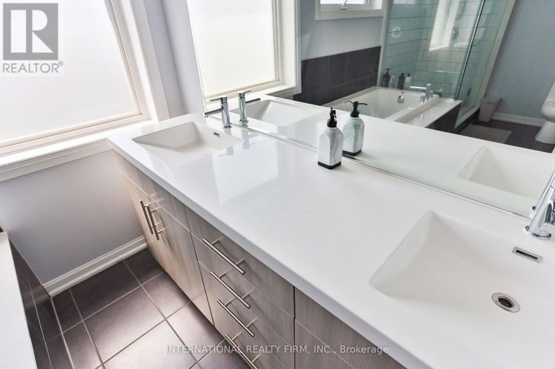 13 Caroline Carpenter Grove  Toronto (Downsview-Roding-CFB), M3K0B1 | Image 25