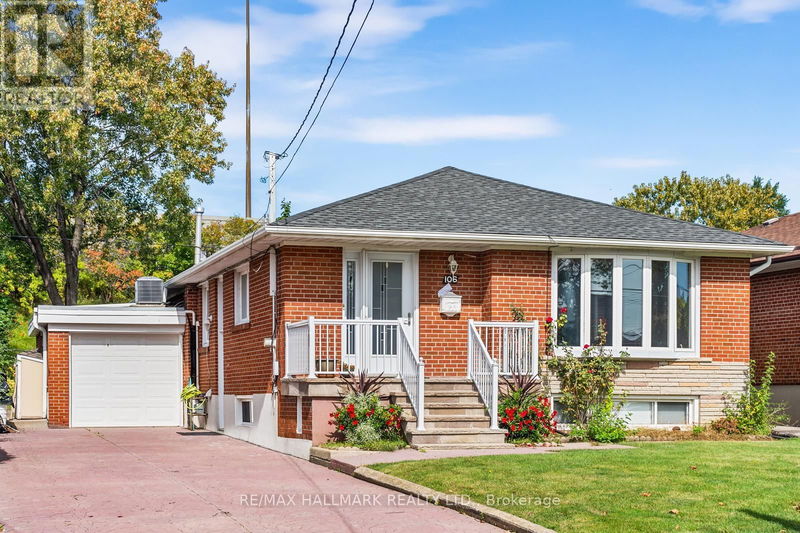 106 falstaff Avenue  Toronto (Maple Leaf), M6L2E4 | Image 2