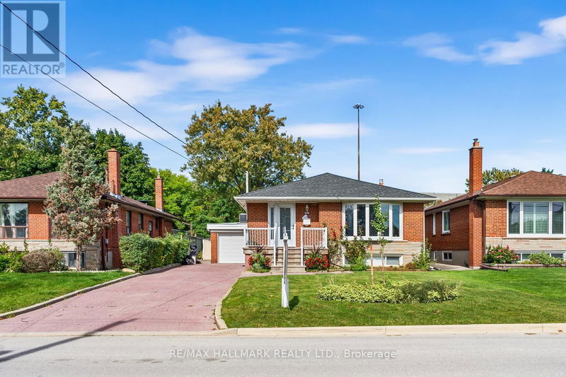 106 falstaff Avenue  Toronto (Maple Leaf), M6L2E4 | Image 3