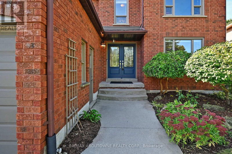 1534 Heritage Way  Oakville (Glen Abbey), L6M2Z7 | Image 2