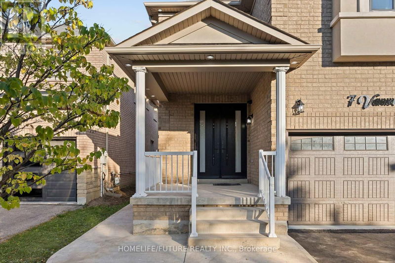 7 Vanwood Crescent  Brampton (Vales of Castlemore), L6P2X4 | Image 2