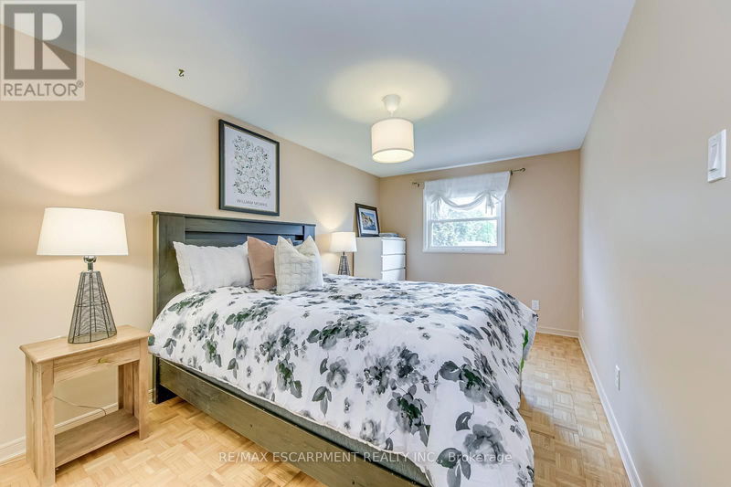 5010 Brady Avenue  Burlington (Appleby), L7L3X6 | Image 22