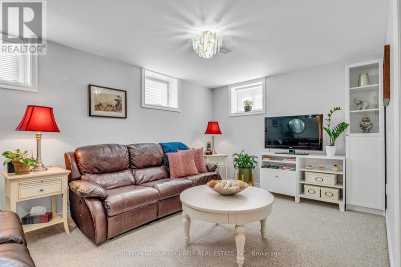 771 Eversley Drive  Mississauga (Mississauga Valleys), L5A2E2 | Image 23