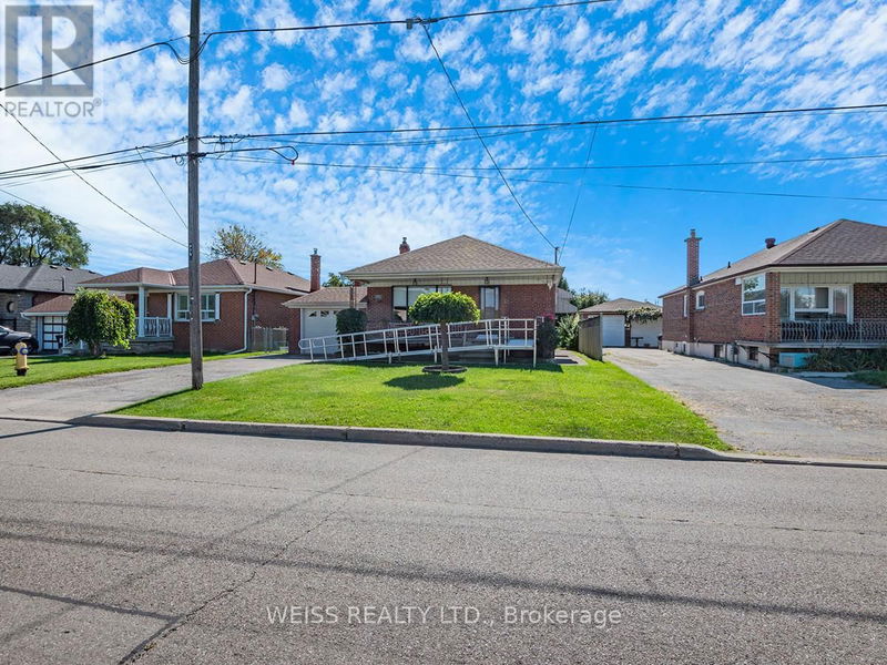 79 Cuffley Crescent South Toronto (Downsview-Roding-CFB), M3K1X6 | Image 2