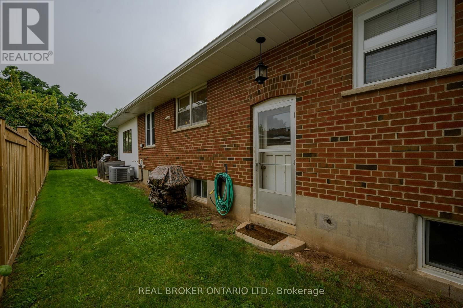 196 GROVE PARK DRIVE Image 30