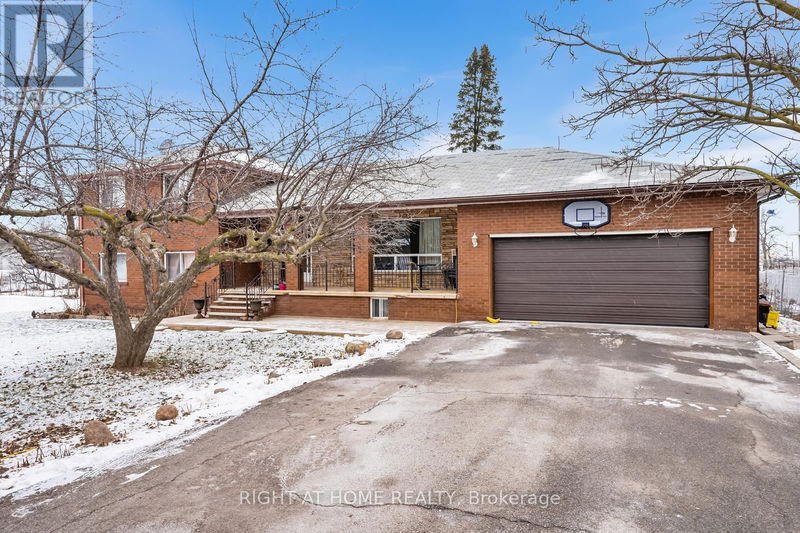 3043 Eighth Line  Oakville, L6H7H5 | Image 3