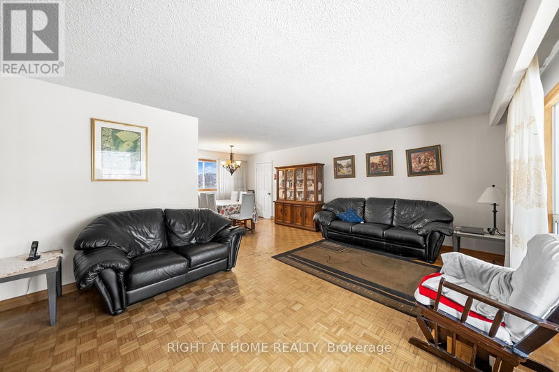 3043 Eighth Line  Oakville, L6H7H5 | Image 4