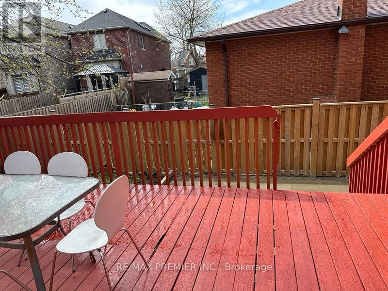 1745 Lawrence Avenue West Toronto (Brookhaven-Amesbury), M6L1C9 | Image 6