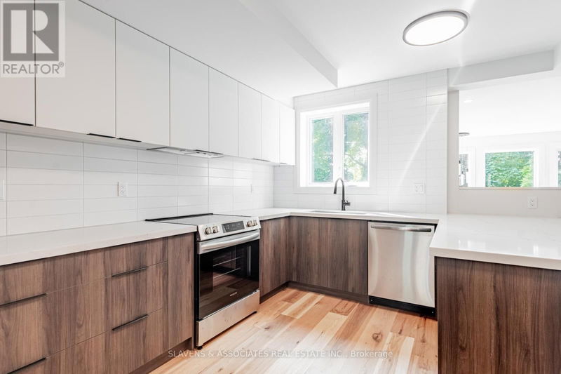 174 Sunnyside Avenue  Toronto (High Park-Swansea), M6R2P6 | Image 22