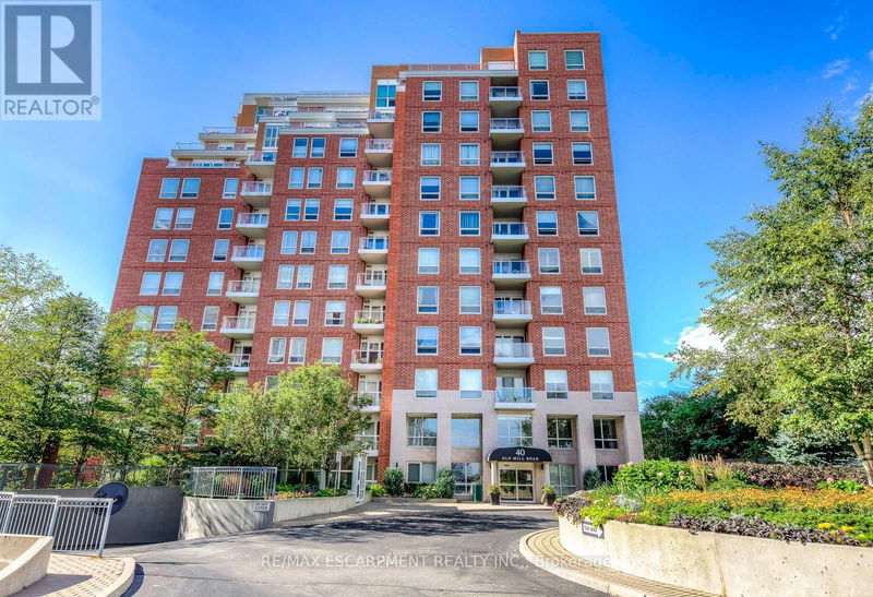  101 - 40 Old Mill Road  Oakville (Old Oakville), L6J7W2 | Image 1