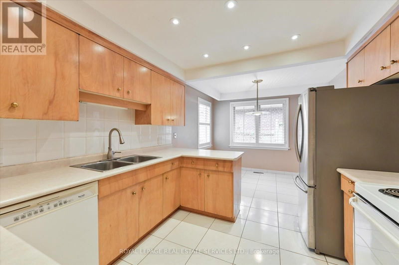 70 Pettit Drive  Toronto (Willowridge-Martingrove-Richview), M9R2X2 | Image 14