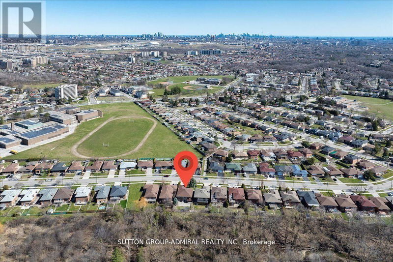 241 Derrydown Road  Toronto (York University Heights), M3J1S2 | Image 40