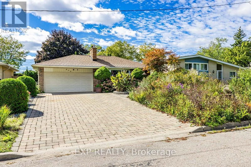 973 Sierra Boulevard  Mississauga (Applewood), L4Y2E3 | Image 1