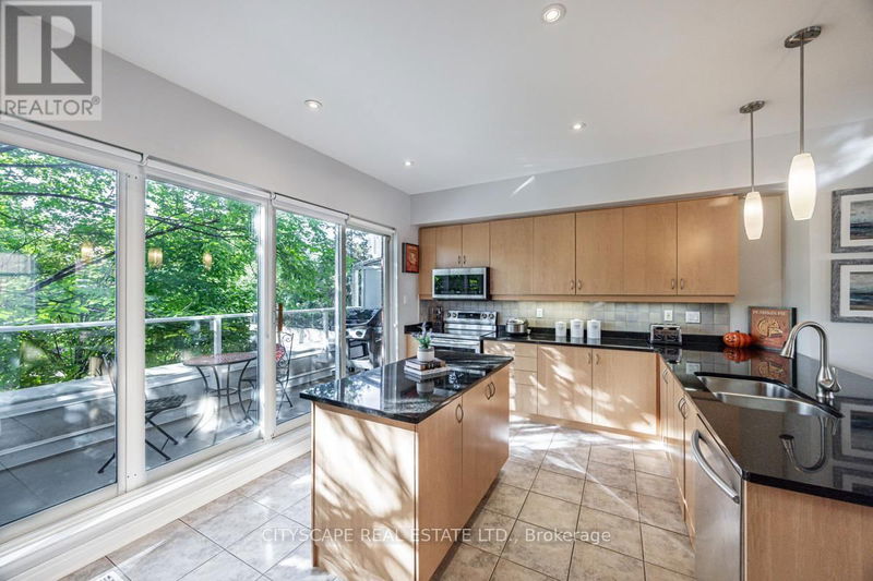 58 Resurrection Road  Toronto (Islington-City Centre West), M9A5H1 | Image 11