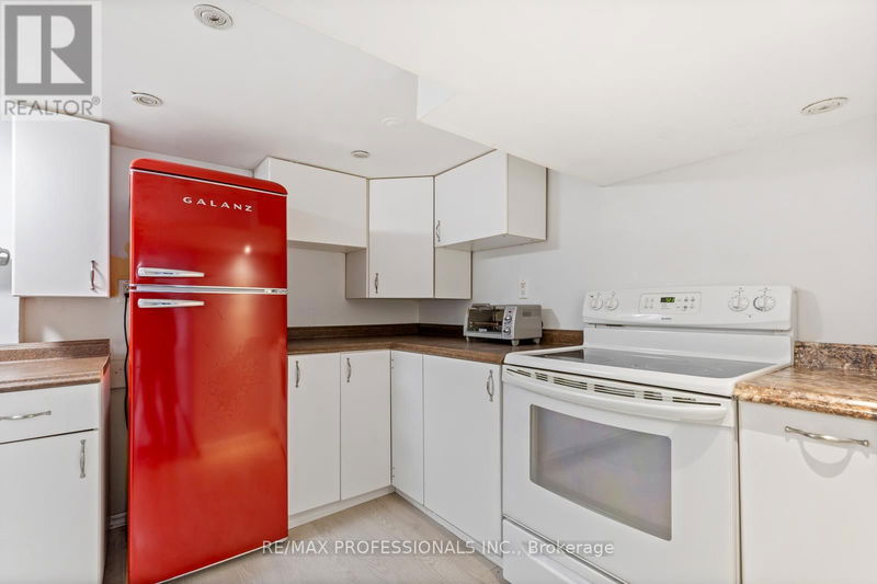 17 Delma Drive  Toronto (Alderwood), M8W4N3 | Image 24