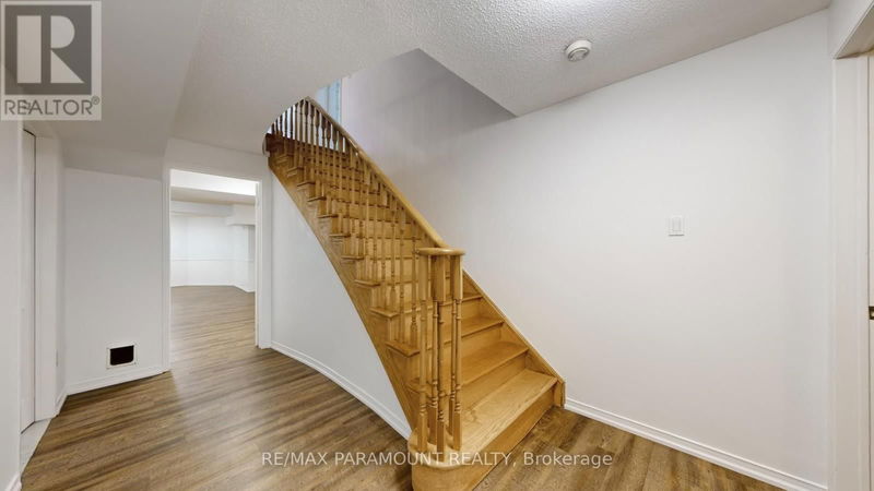 3960 Chadburn Crescent  Mississauga (Erin Mills), L5L3X4 | Image 32