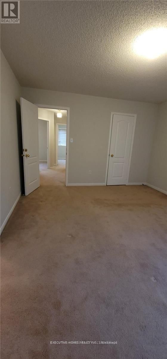 4010 COACHMAN CIRCLE Image 29