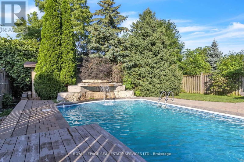 215 Burloak Drive  Oakville (Bronte West), L6L6T6 | Image 28