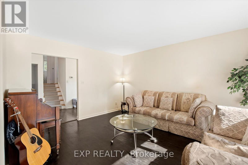 27 Blackbush Drive  Toronto (Mount Olive-Silverstone-Jamestown), M9V3N8 | Image 10