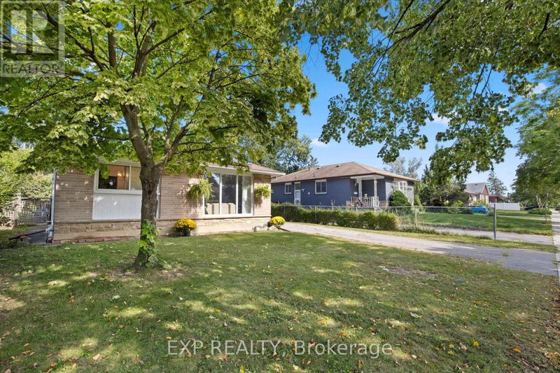 27 Blackbush Drive  Toronto (Mount Olive-Silverstone-Jamestown), M9V3N8 | Image 2