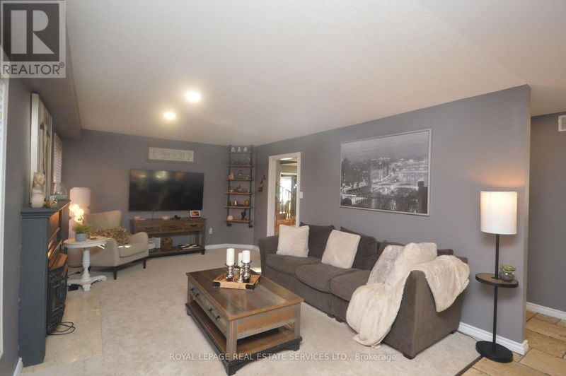 1 Lone Oak Avenue  Brampton (Westgate), L6S5V5 | Image 10