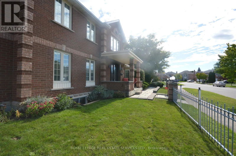 1 Lone Oak Avenue  Brampton (Westgate), L6S5V5 | Image 36