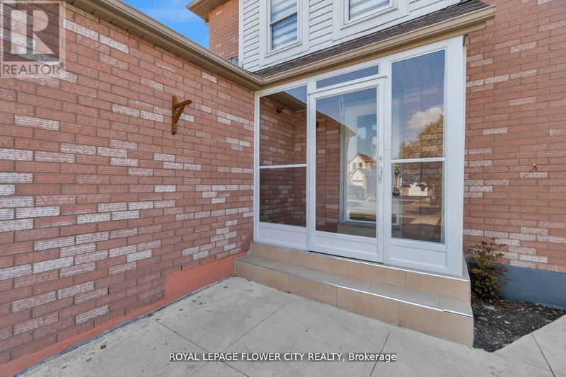 32 Nectarine Crescent  Brampton (Westgate), L6S5Z1 | Image 3