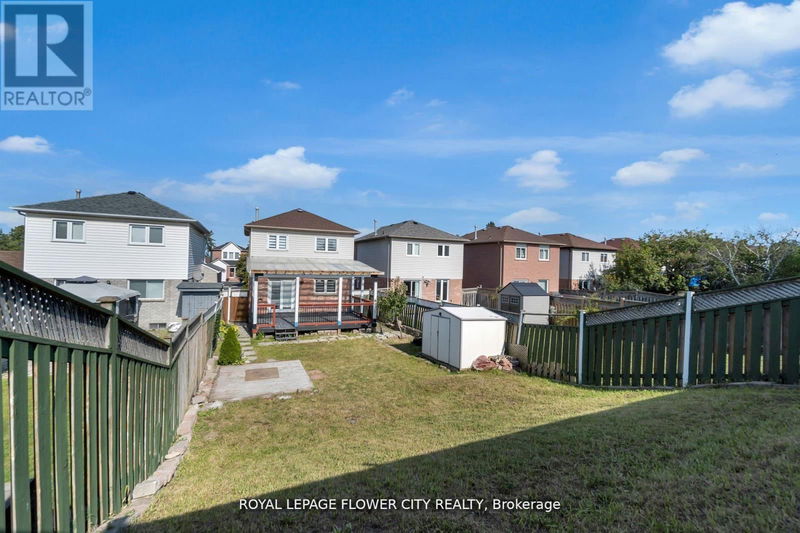 32 Nectarine Crescent  Brampton (Westgate), L6S5Z1 | Image 8