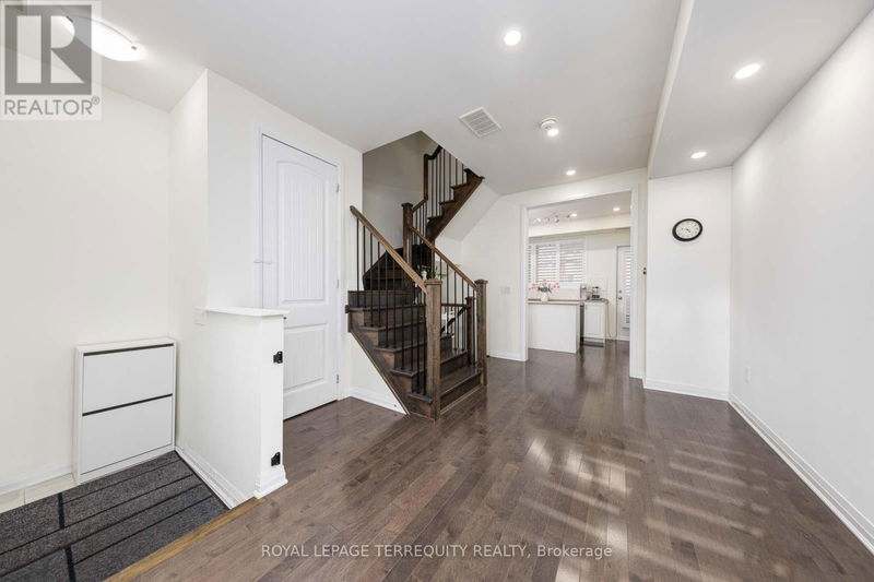 22 Caroline Carpenter Grove  Toronto (Downsview-Roding-CFB), M3K0B1 | Image 11