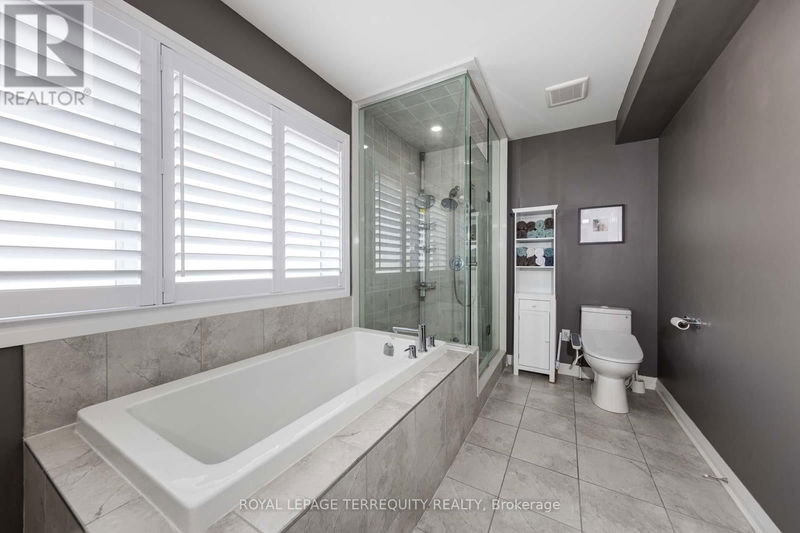 22 Caroline Carpenter Grove  Toronto (Downsview-Roding-CFB), M3K0B1 | Image 23