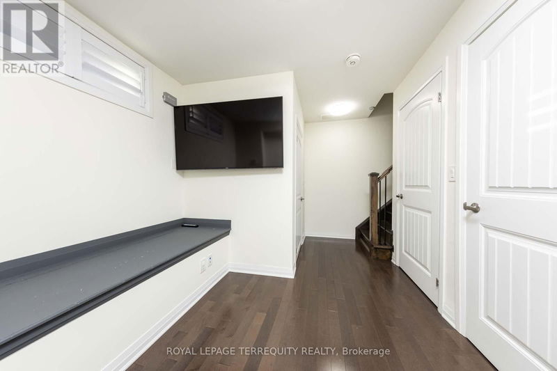 22 Caroline Carpenter Grove  Toronto (Downsview-Roding-CFB), M3K0B1 | Image 29