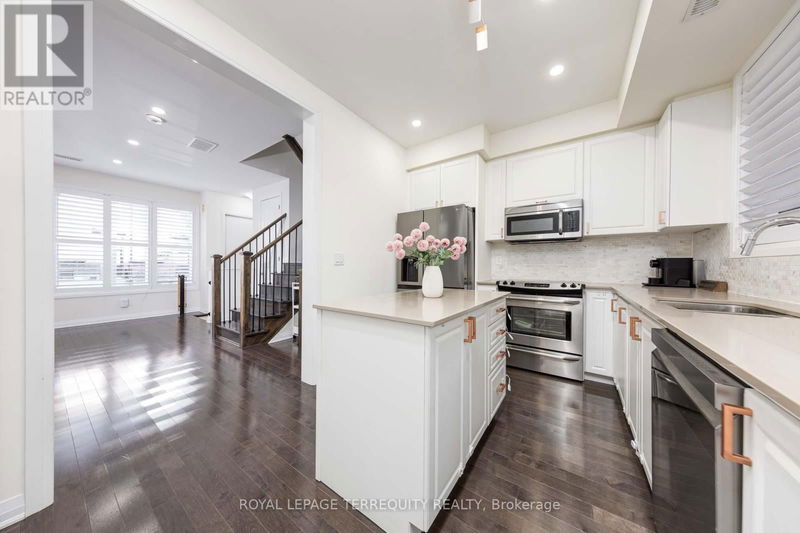 22 Caroline Carpenter Grove  Toronto (Downsview-Roding-CFB), M3K0B1 | Image 6