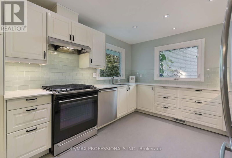 24 Winsdale Road  Toronto (Markland Wood), M9C2W9 | Image 15