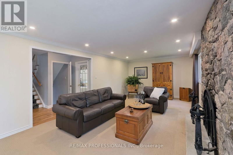 24 Winsdale Road  Toronto (Markland Wood), M9C2W9 | Image 20