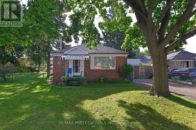 3 Sunset Avenue  Toronto (Alderwood), M8W3Z2 | Image 1