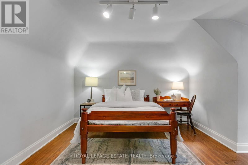 12 King Georges Road  Toronto (Kingsway South), M8X1K7 | Image 25