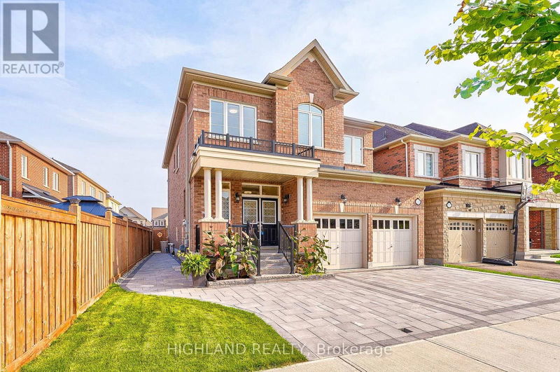 213 Camellia Crescent  Oakville, L6H1L1 | Image 2