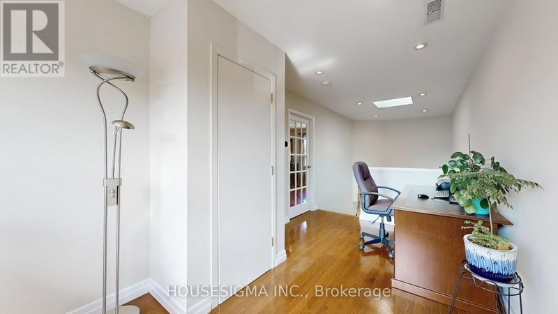 1 Belfry Avenue  Toronto (Stonegate-Queensway), M8Z2L1 | Image 25