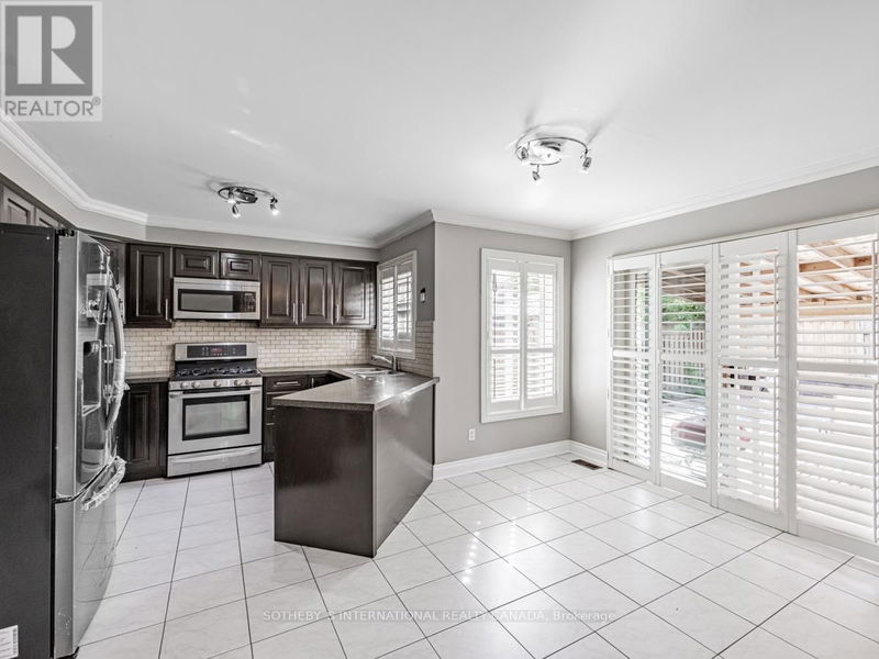 5930 Bassinger Place  Mississauga (Churchill Meadows), L5M6K5 | Image 11