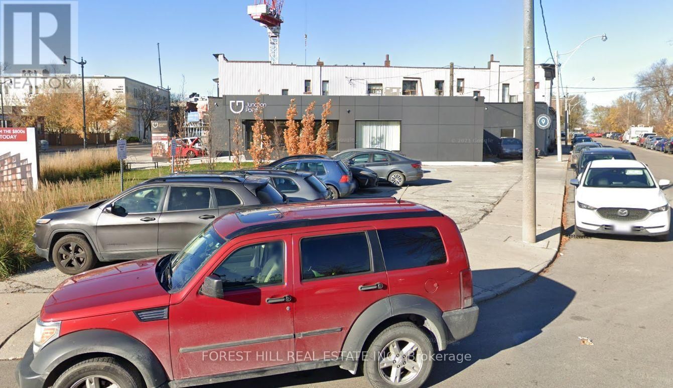 2688 DUNDAS STREET W Image 2