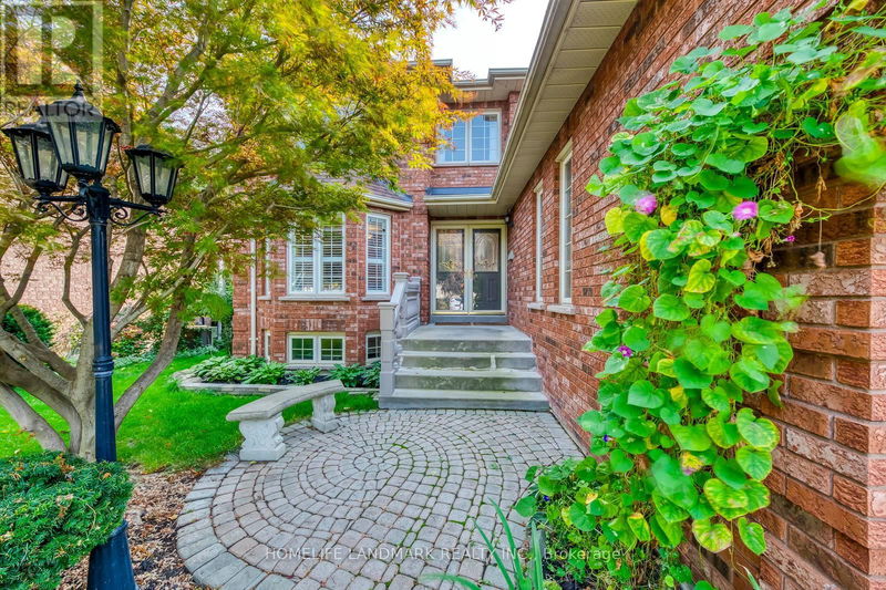 1636 Sagewood Court  Mississauga (East Credit), L5M5M2 | Image 2