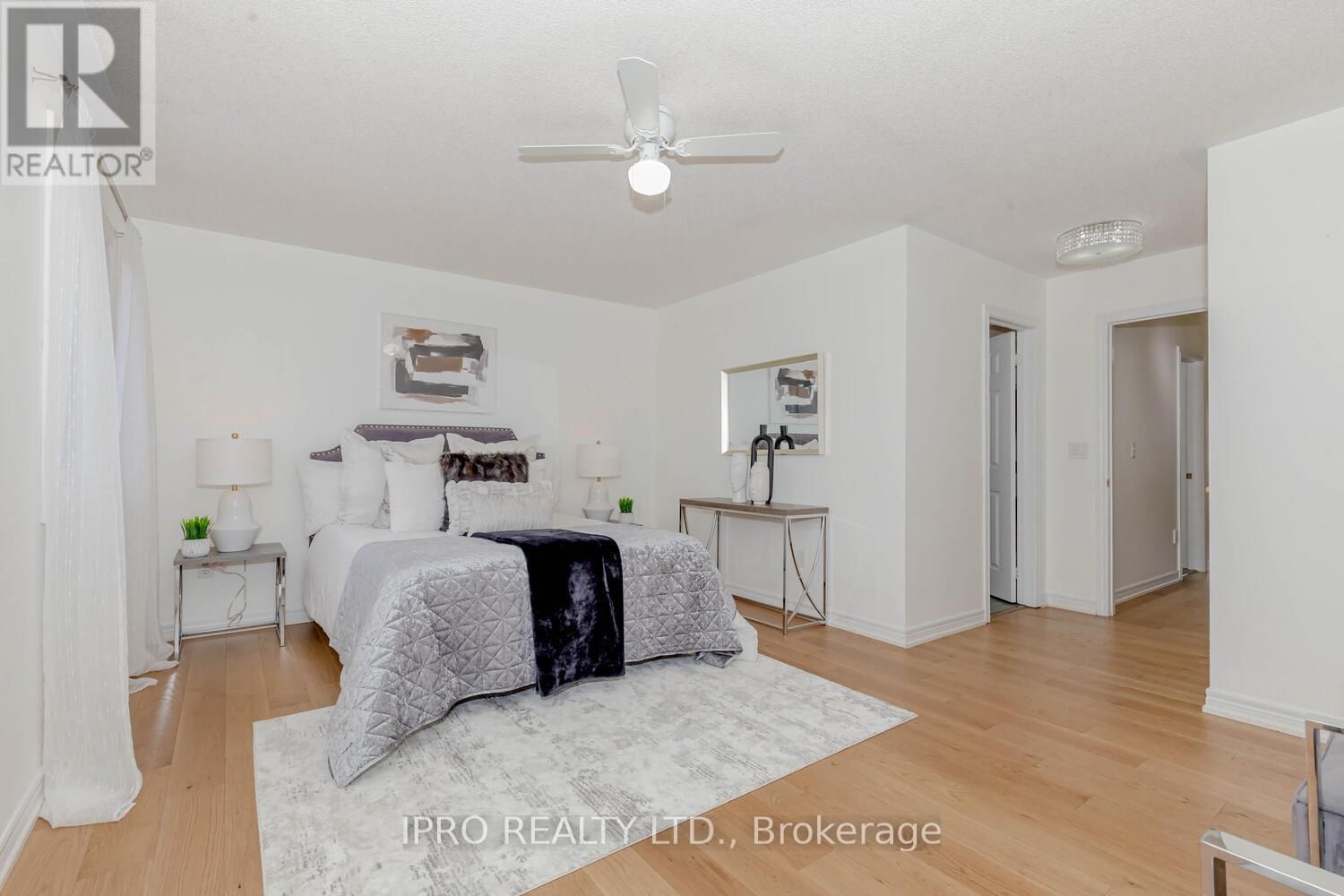 7156 VILLAGE WALK Image 16