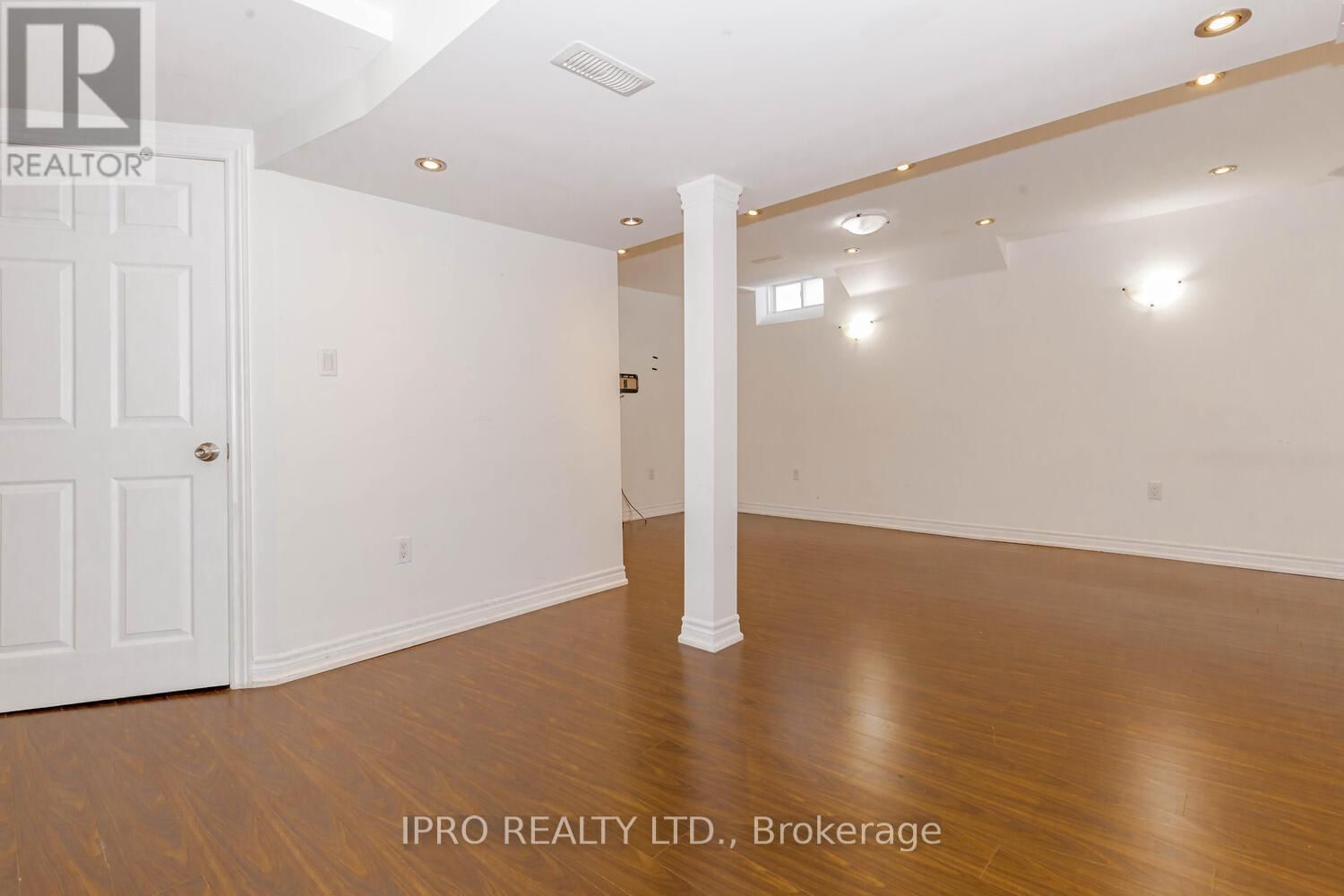 7156 VILLAGE WALK Image 34