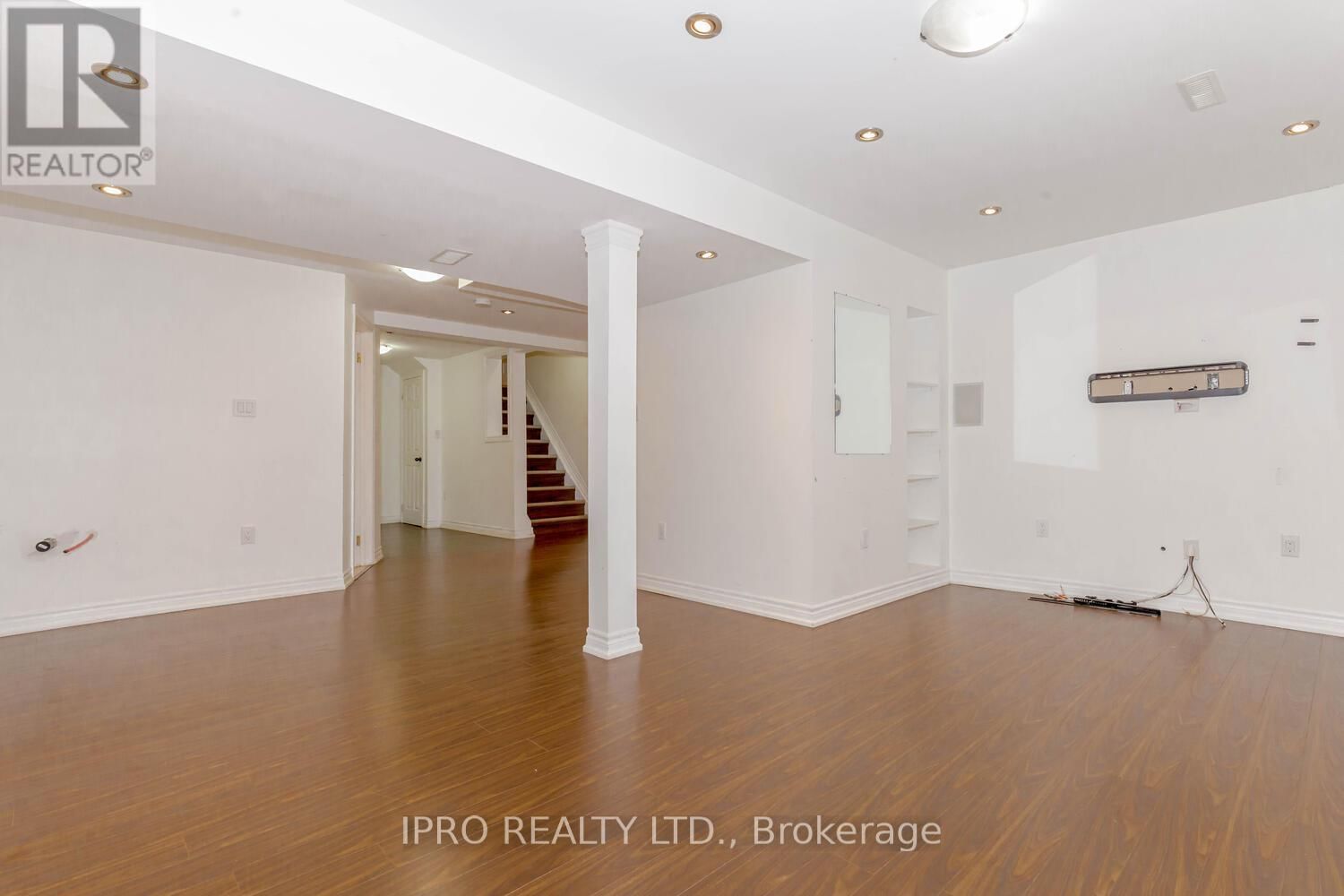 7156 VILLAGE WALK Image 35